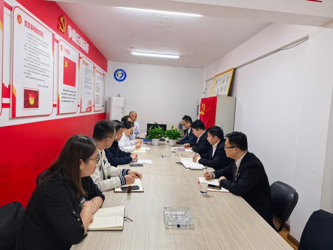 招商银行新裕党支部党员参观医院科室